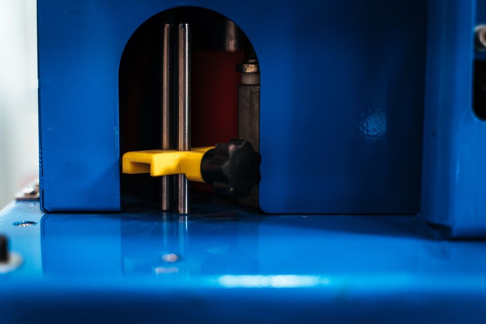 Полуавтоматический кромкооблицовочный станок DM-111