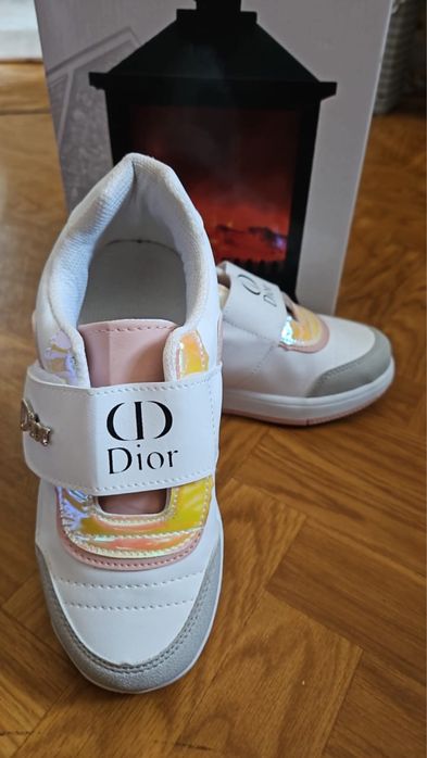 Детские кроссовки