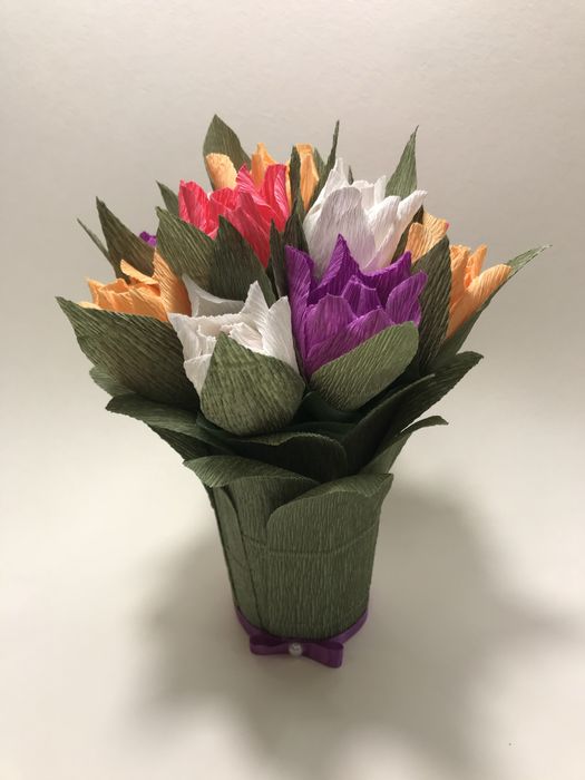 Aranjament floral handmade din hartia creponata cu bomboane la comanda