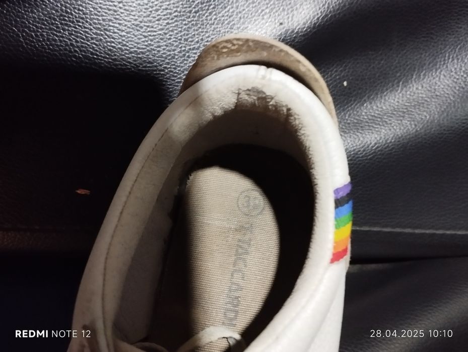 Продам кроссовки, женские