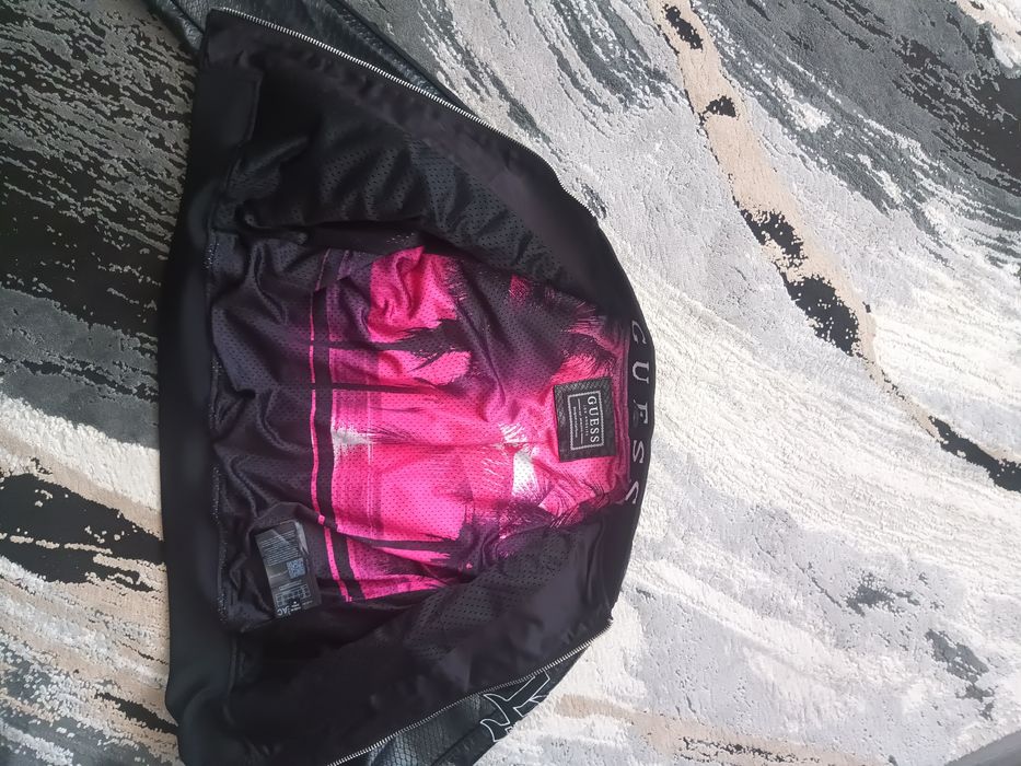 Geaca Guess mărimea 38