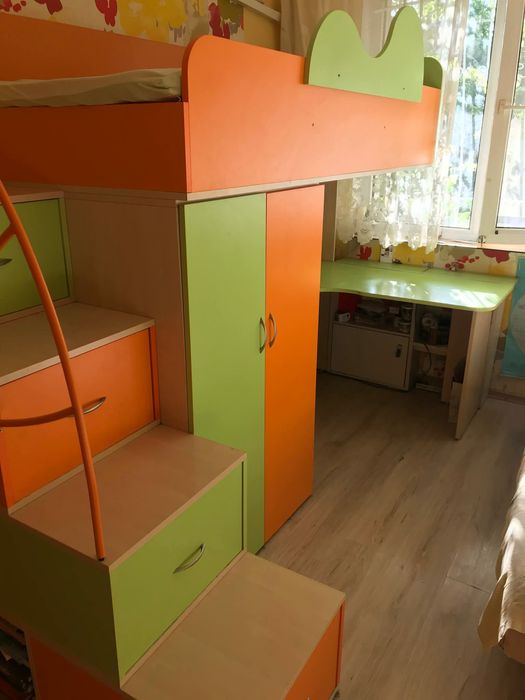 Детско легло с бюро и гардероб