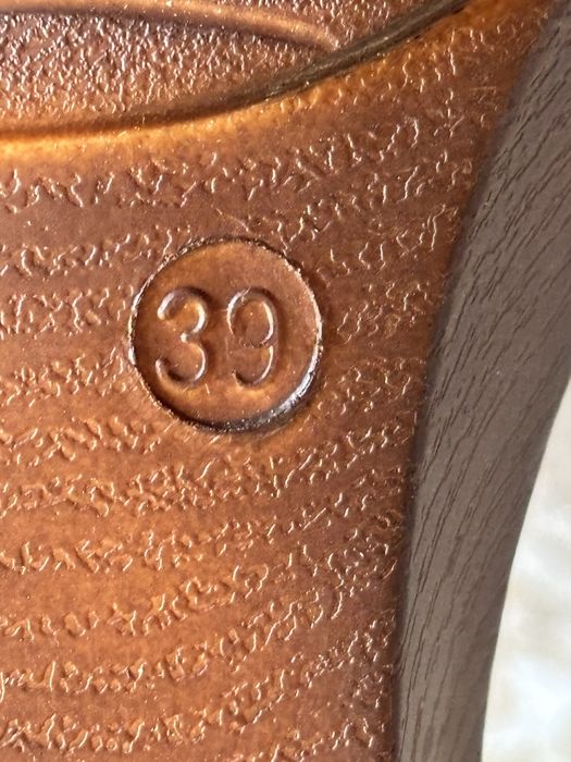 Летни сандали с ток