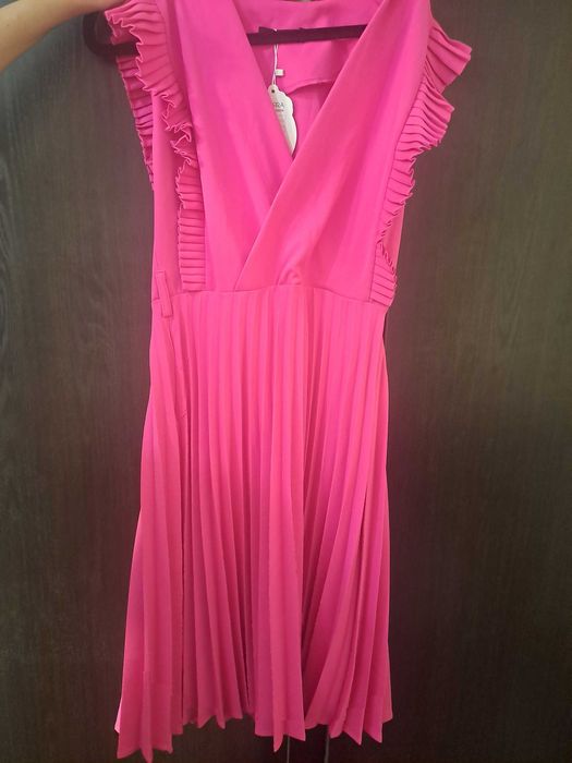 Розовое летнее платье