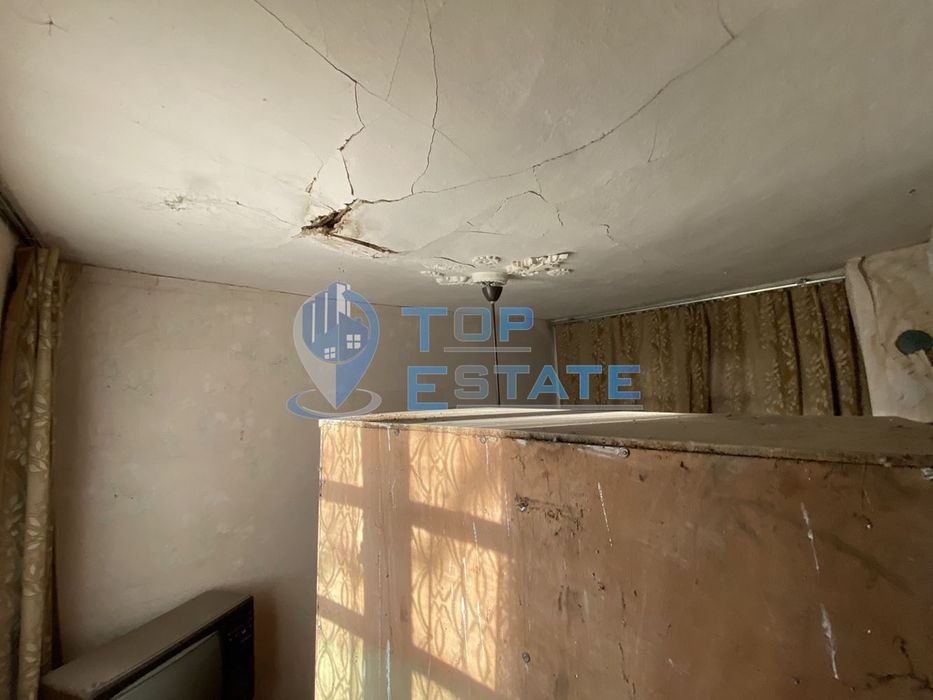 Едноетажна къща с гараж в с. Козаревец, област Велико Търново