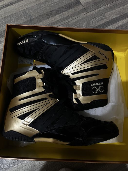 Боксёрка и перчатка срочно