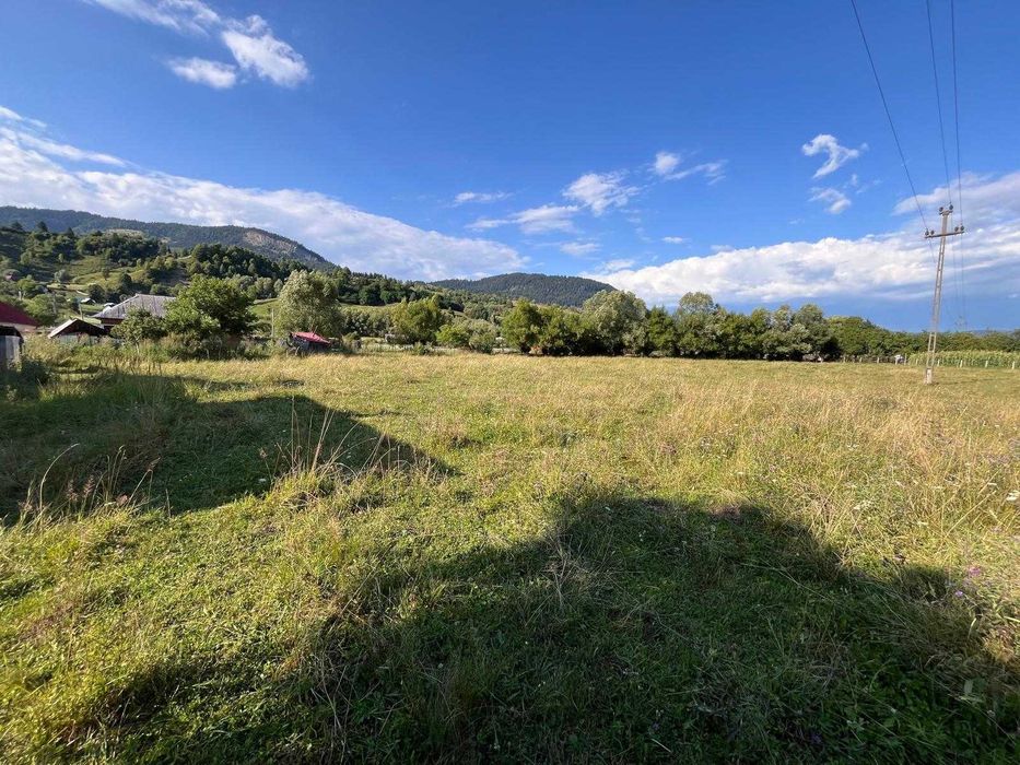Teren plat construibil, parcelabil, acces drum județean zonă montană superbă