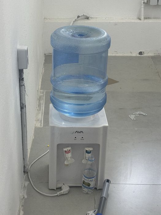 Кулер  для воды AVA в хорошем состоянии