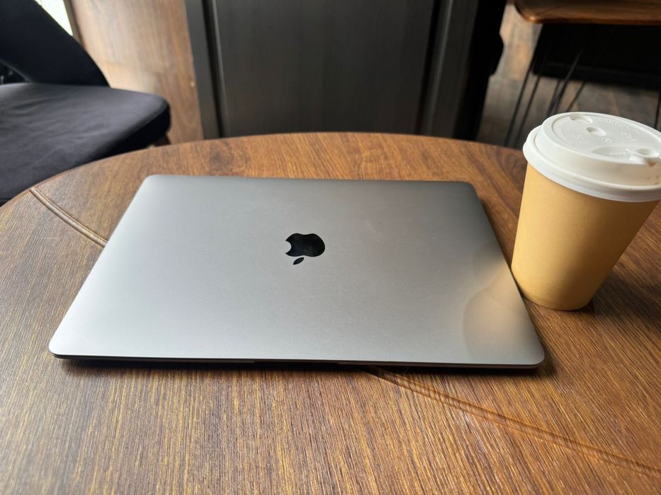Продам MacBook Air M1 в идеальном состоянии
