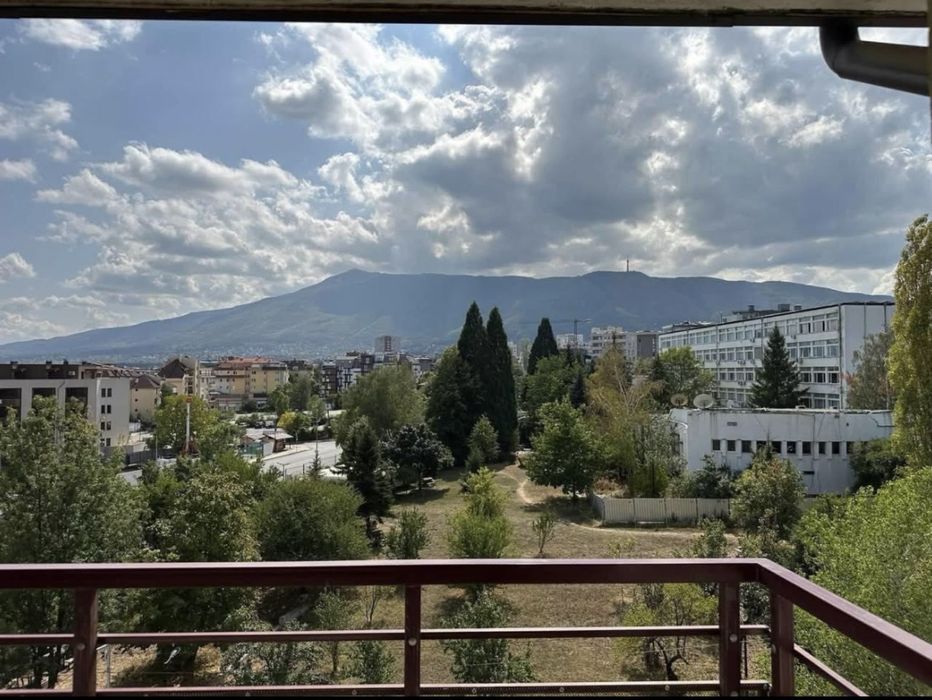 Двустаен апартамент до НБУ!