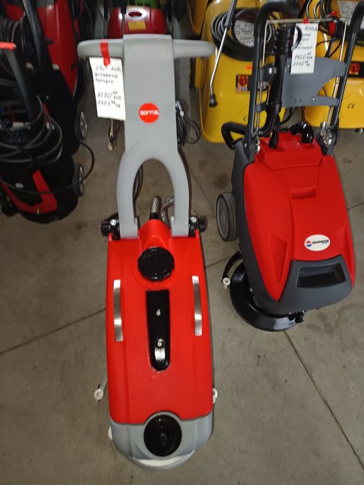 Акумулаторна подопочистваща машина