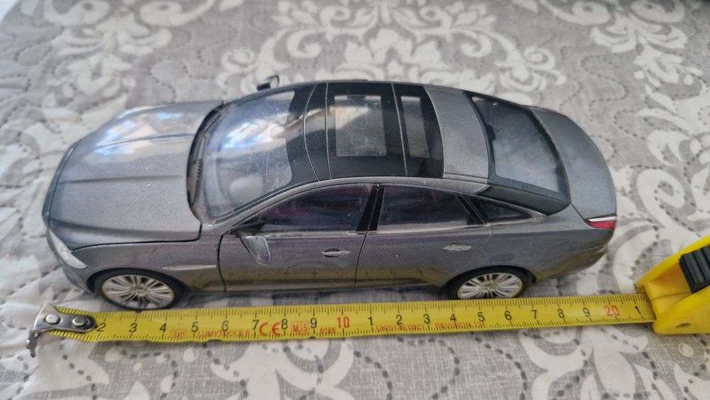 Set 2 mașinuțe gri si roșie