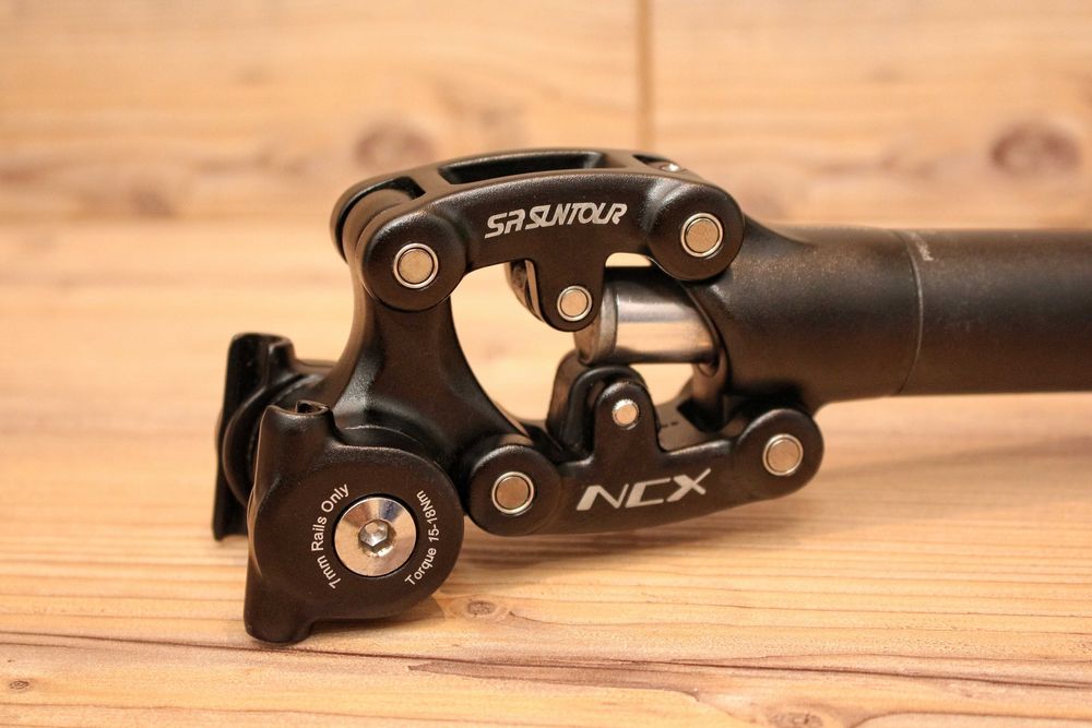 Tijă de șa cu suspensie SR Suntour SP12-NCX, aproape nouă