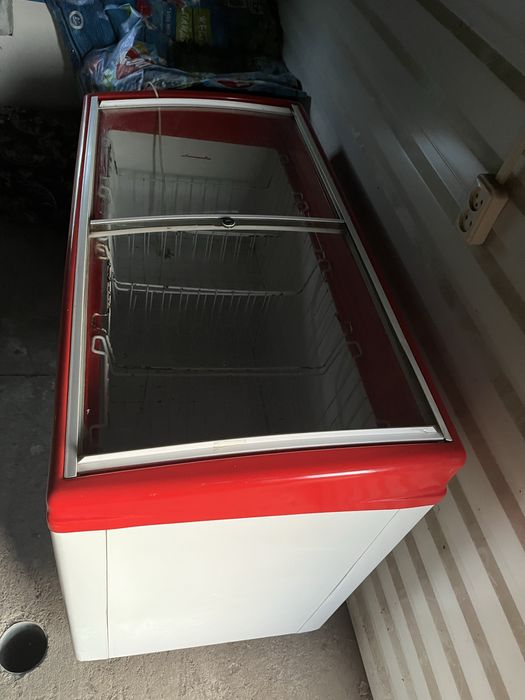 Продам витринный морозильник бу