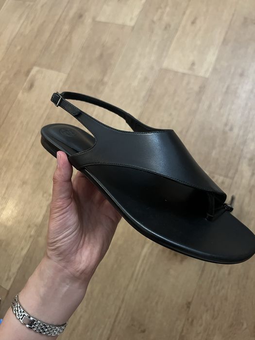 Продам новую обувь