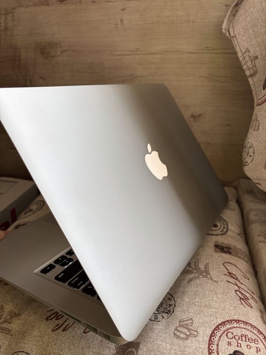 Macbook Air 13” i5 4Gb DDR3 1.5GB GPU;