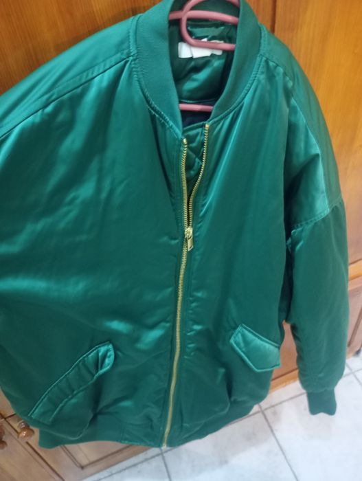 Яке тип бомбър зелено