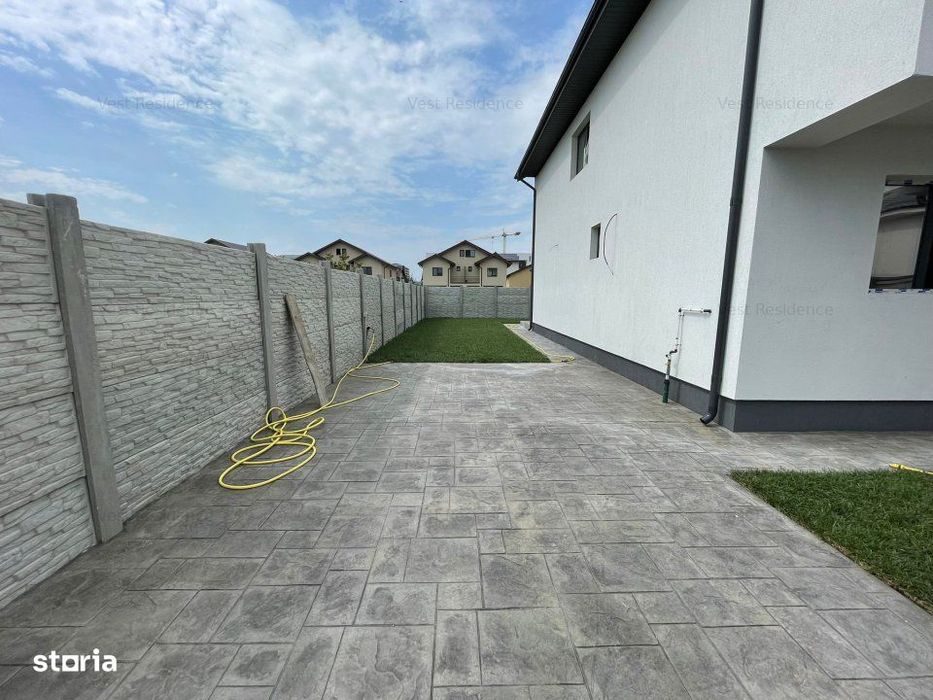 Duplex cu 4 camere si mansarda. Curte 250 mp. Comision 0