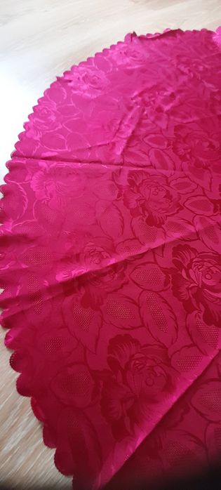 Продам скатерти на круглый стол