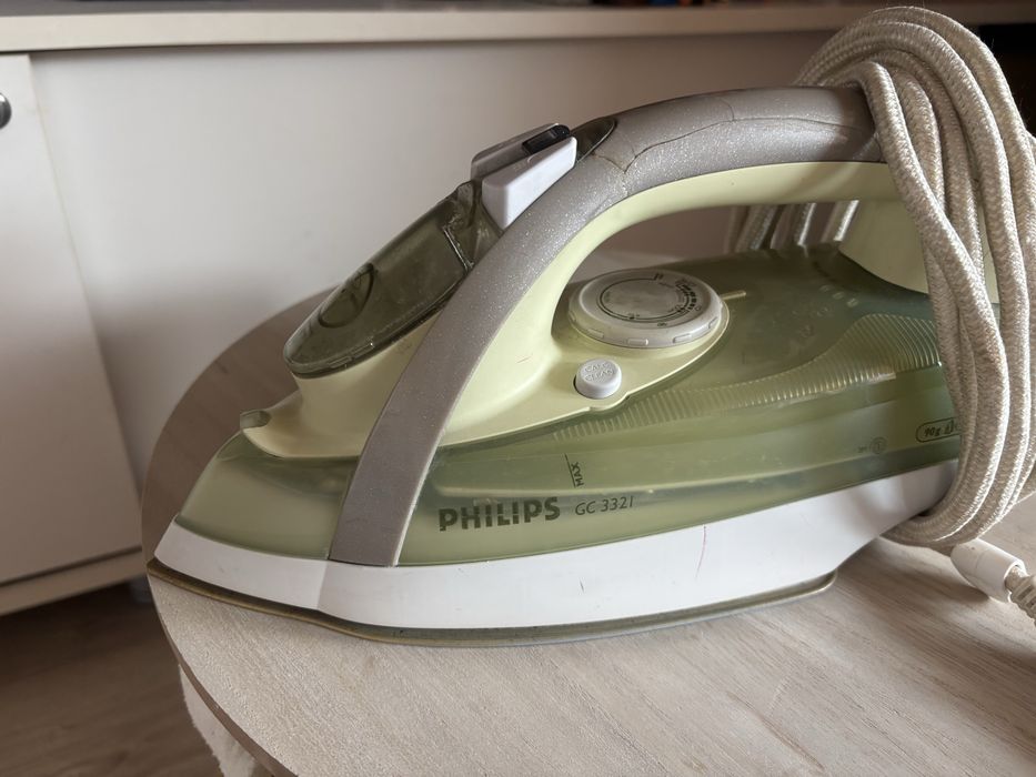 Продавам ютия Philips