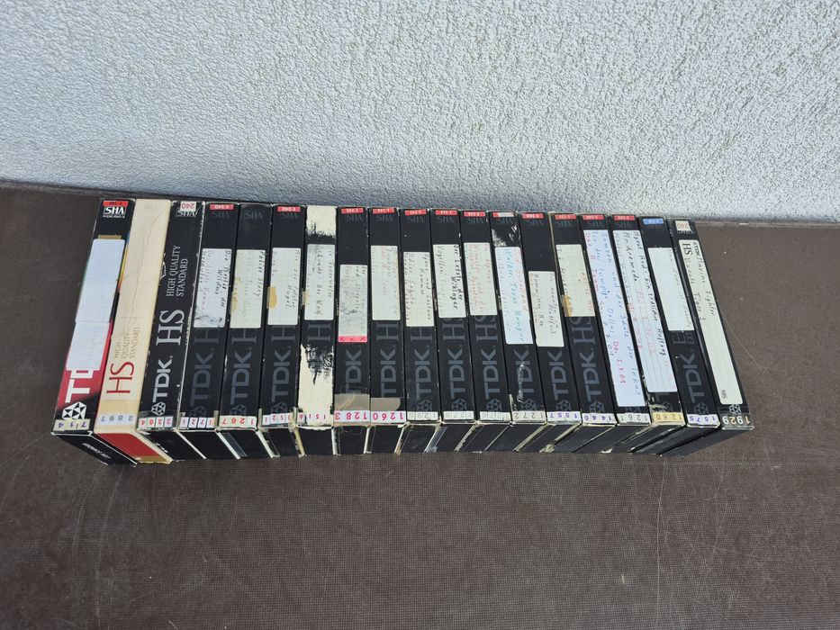 Vând 19 casete video VHS originale TDK  colectie filme  diferite de 180-240 minute