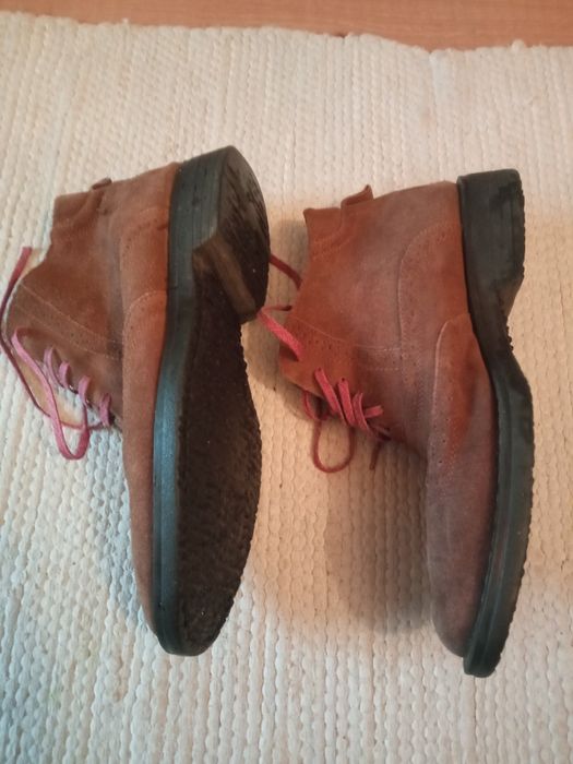 Vând bocanci din piele