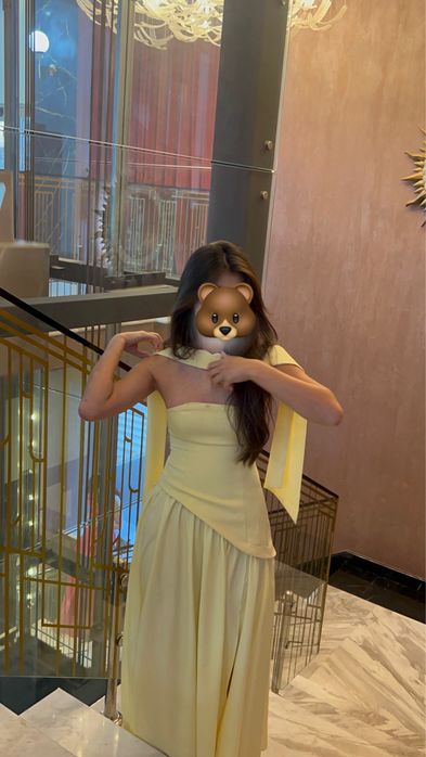 Желтое вечернее платье