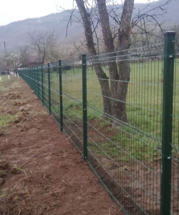 Gard din plasa pentru împrejmuiri