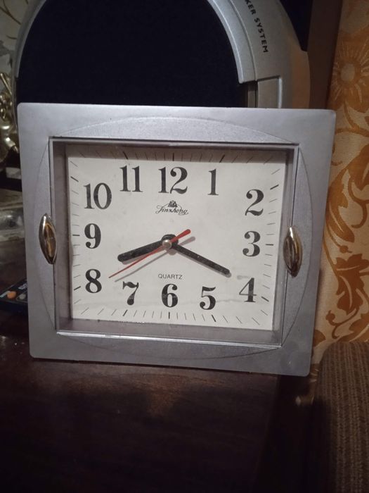 Часы в стиле ретро ,рабочие