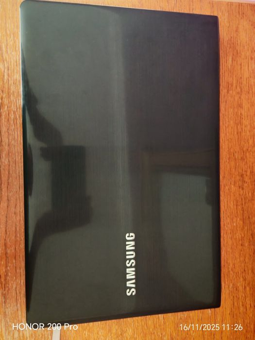 Vând laptop Samsung