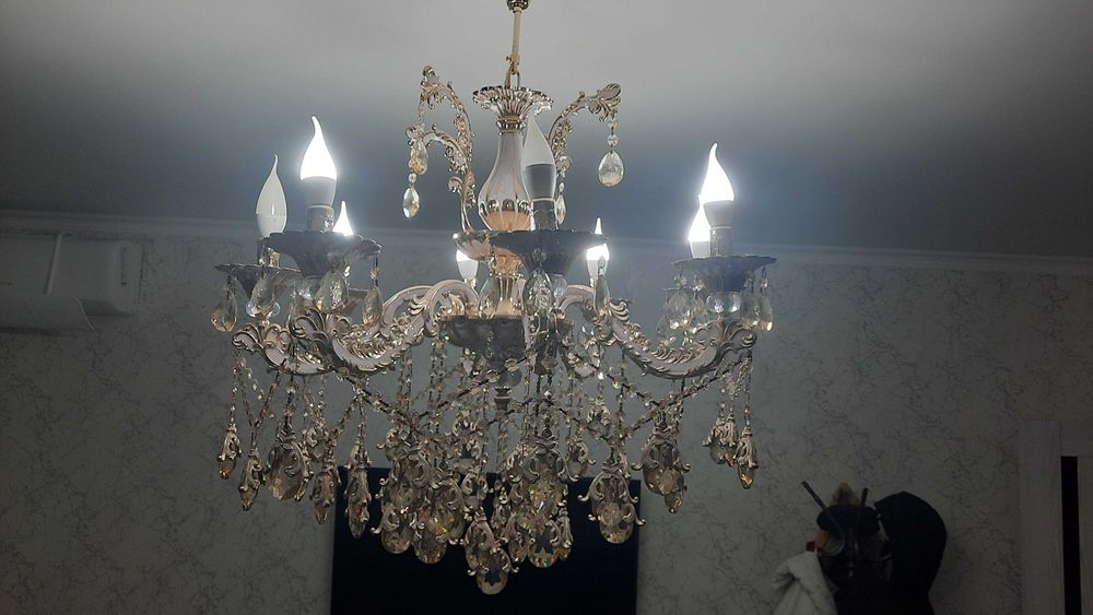 Люстра восьми рожковая