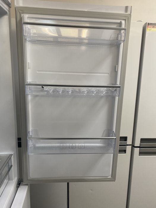 Хладилник с фризер GRUNDIG