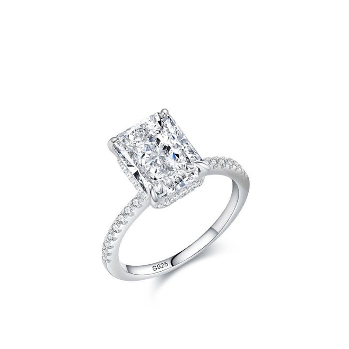 Серебряное кольцо с цирконом