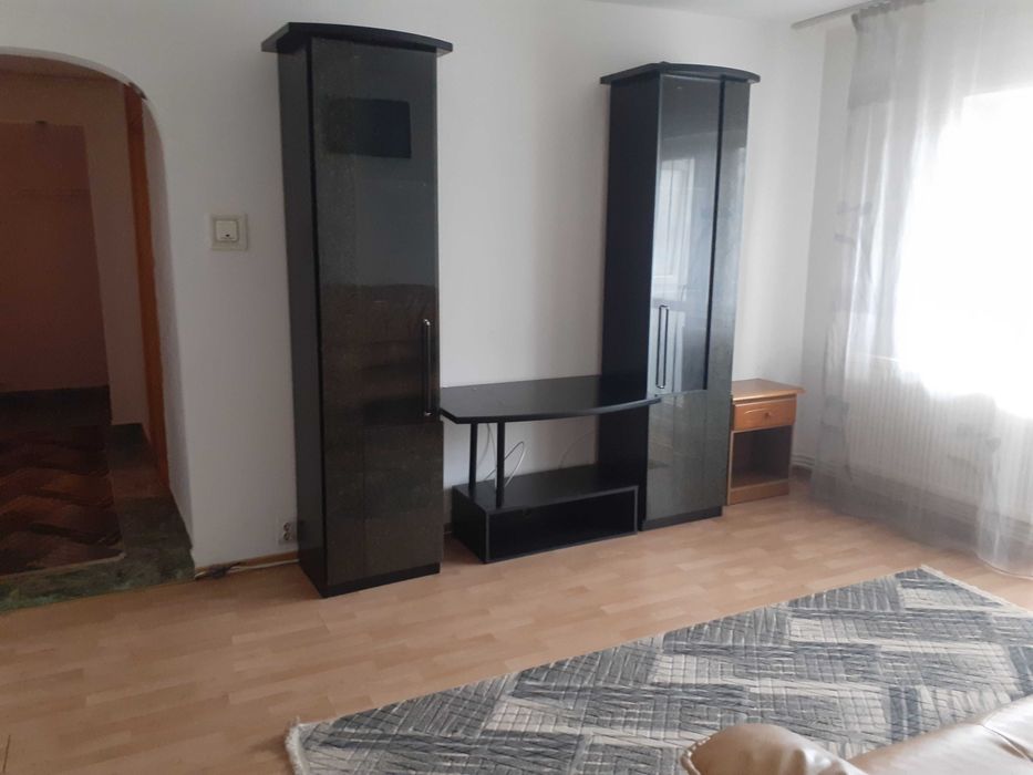 Închiriez apartament