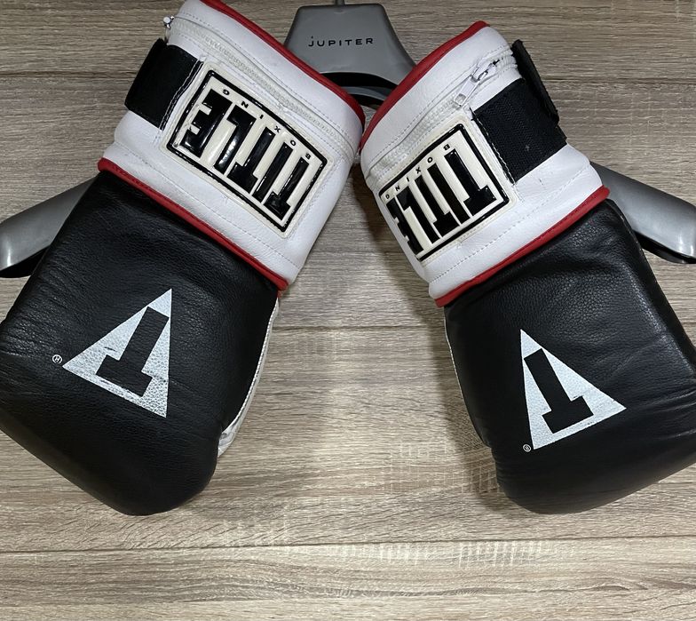 Боксерские перчатки Title L& Adidas L