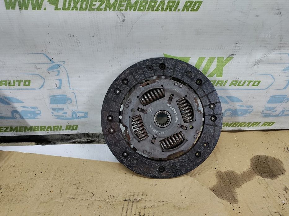 Kit ambreiaj cu volanta cu masa simpla 320052210 Toyota Yaris XP130 (2011 - 2014)