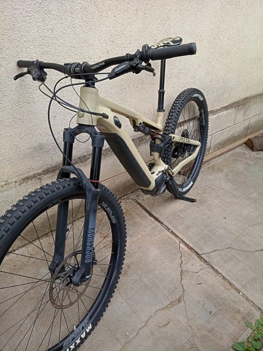 Bicicleta electrică Commencal full suspensie