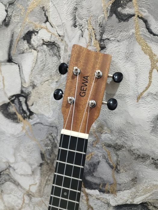 Продам укулеле новая