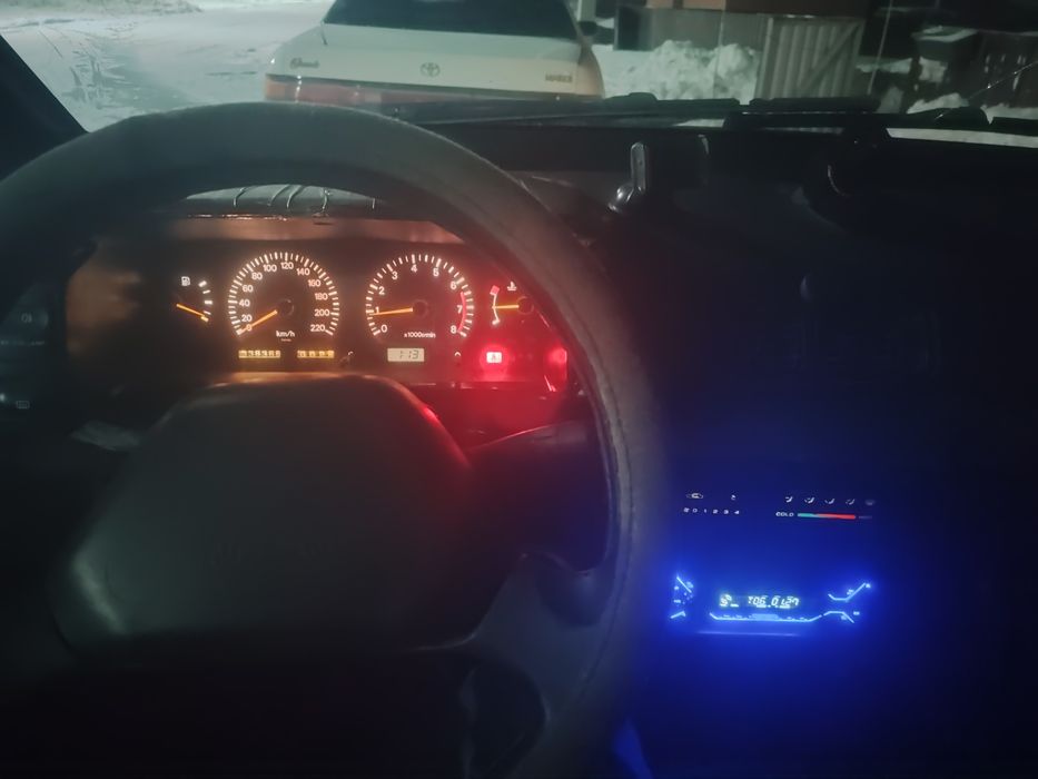 Продам на ходу нисан минивэн