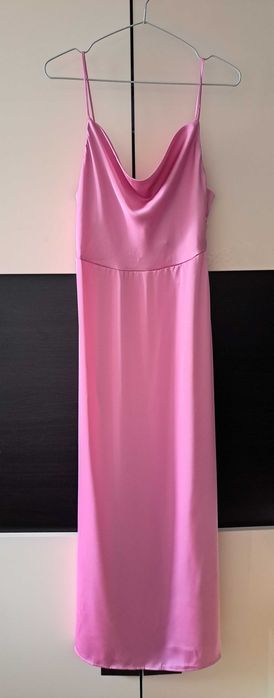 Нова сатенена рокля Vila с етикет в прекрасни цветове