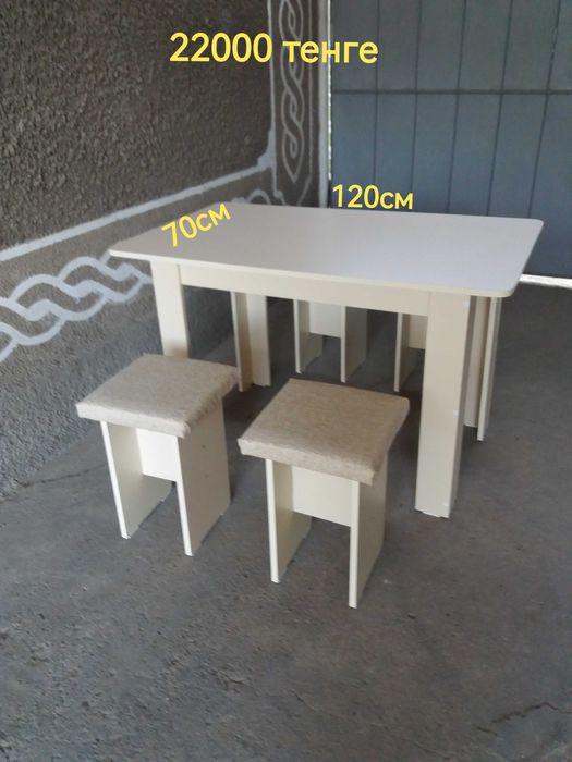Новый стол и 4 табуретки