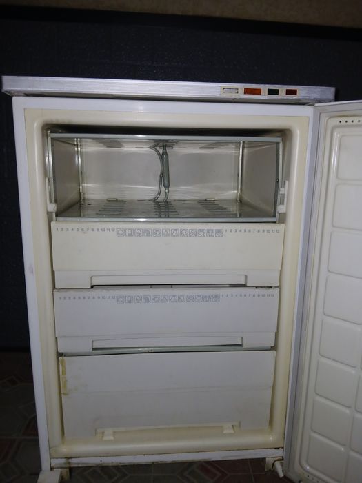 Продам морозильник