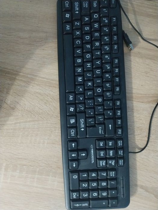 Vând tastatura foarte bună