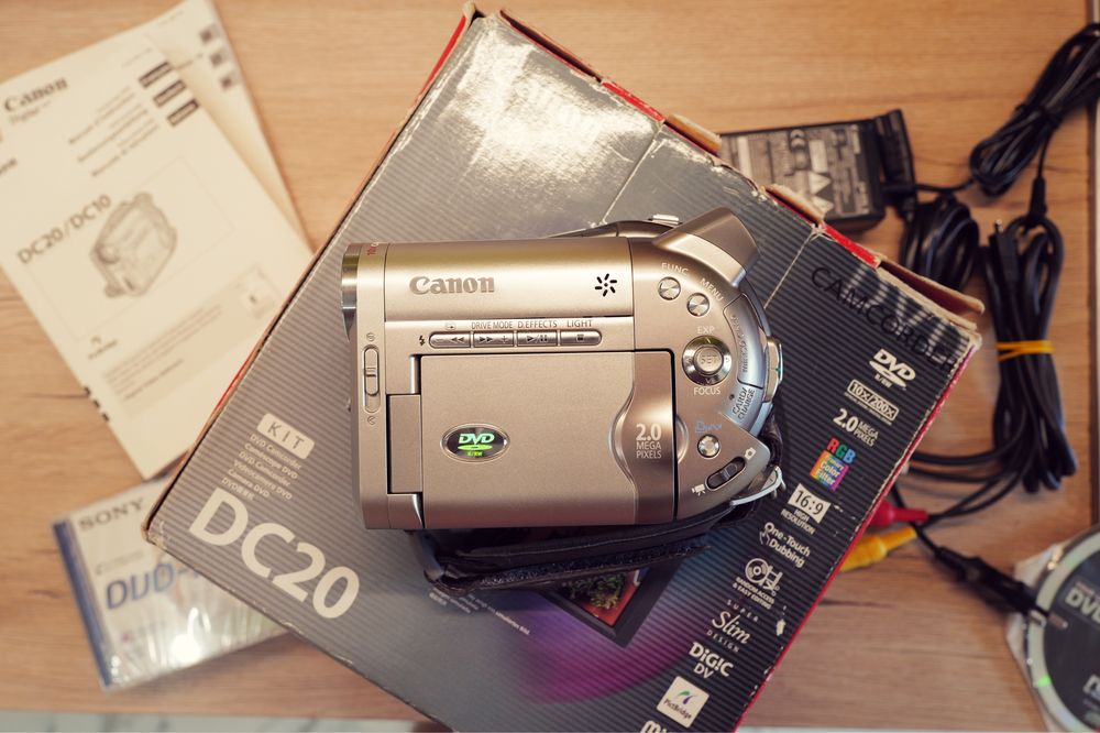 Camera video Canon DC20 CCD senzor Handycam NOUA in cutia originala