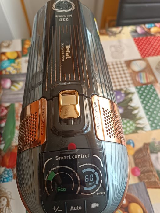 Aspirator vertical fără fir