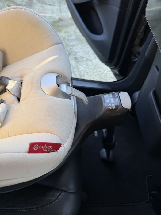 Детско столче за кола + база Cybex Ferrari