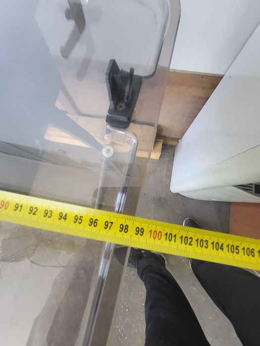 Vand geamuri rulota am mai multe modele.