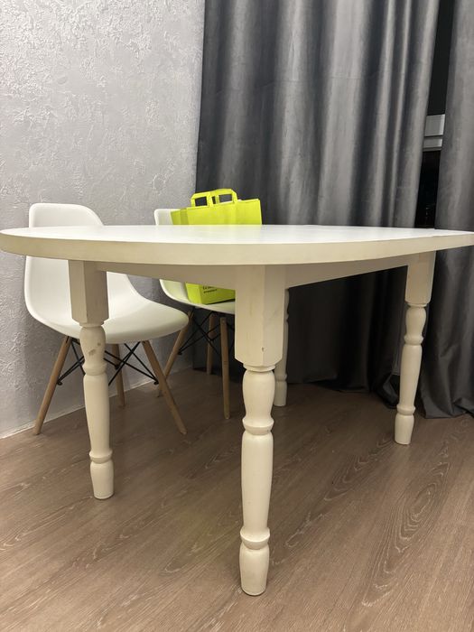 Обеденный стол овальный