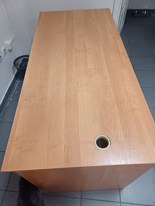 Офисный стол с тумбочкой