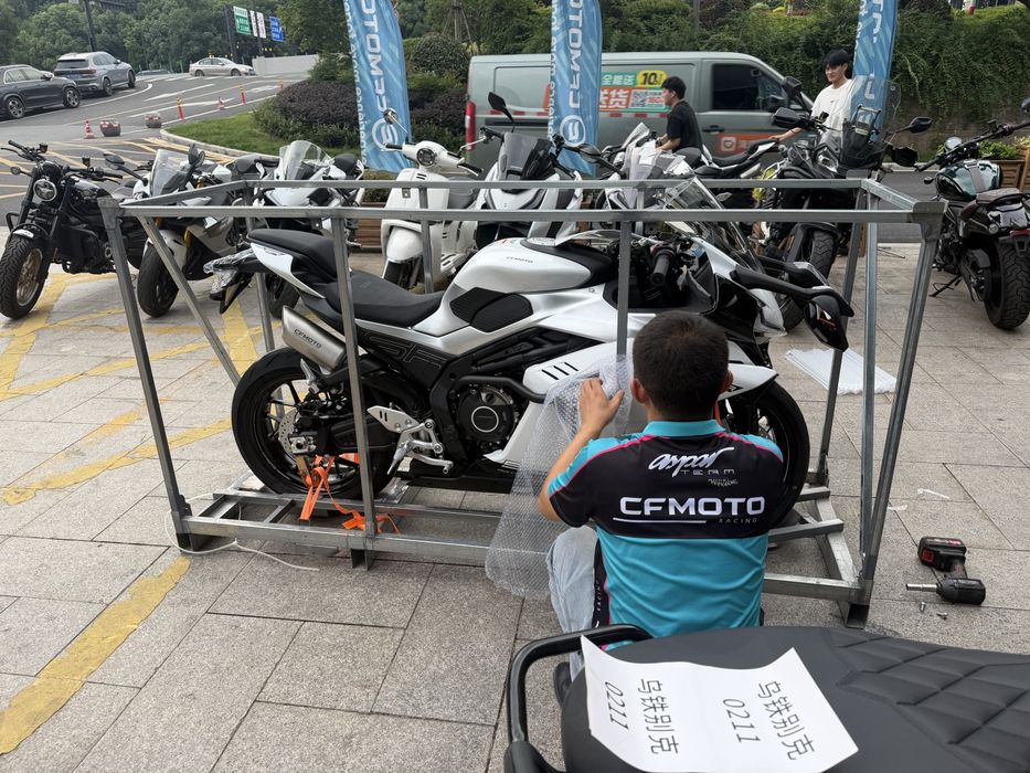 CFMoto 500SR 2026 серый и белый